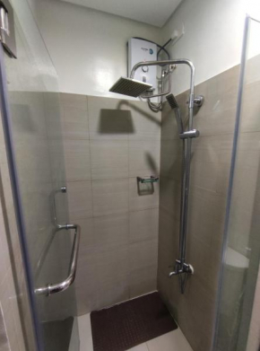 1 bedroom w/ Balcony, 120mbps internet & Netflix.